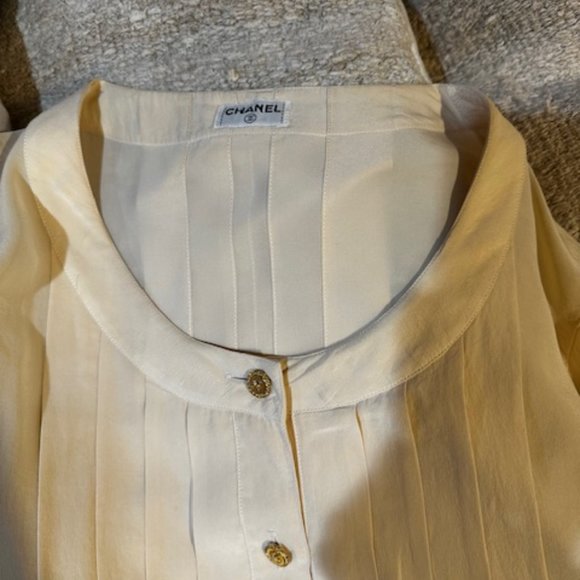 Vintage 80’s Chanel Cream Silk Pleated Logo Gold Button Blouse Women’s M - L - Picture 5 of 6